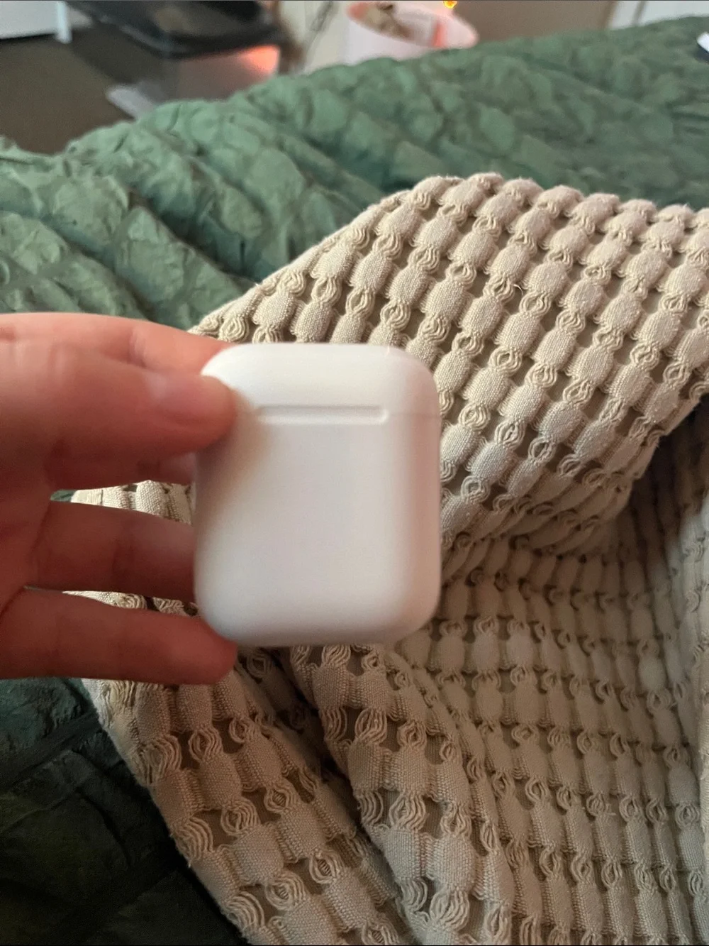 Apple White Wireless AirPods with Charging Case